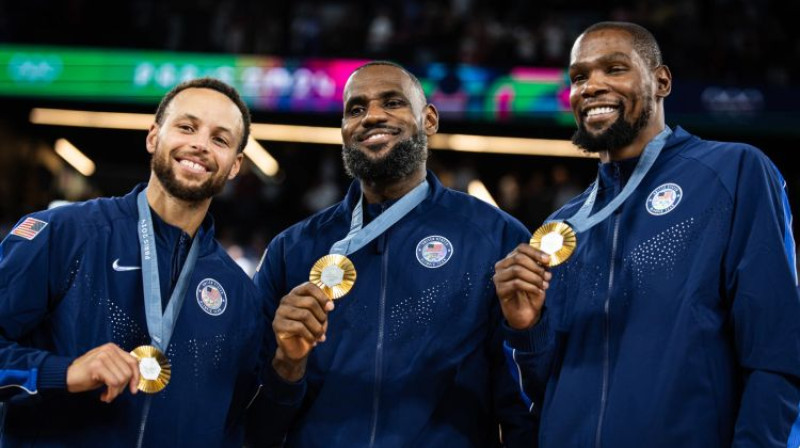 Stefens Karijs, Lebrons Džeimss un Kevins Durents. Foto: FIBA