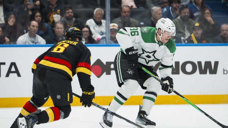 Miko Rantanens uzbrukumā pret "Canucks". Foto: IMAGN IMAGES via Reuters Connect/Scanpix