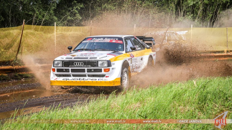 Jānis Sala un Jānis Bruzinskis ar "Audi Sport Quattro". Foto: Dace Janova, 4rati.lv