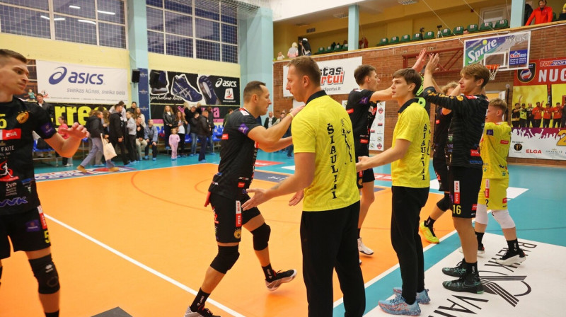 Šauļu vienības galvenais stūrmanis Māris Vensbergs (priekšplānā). Foto: Elga Grafaitė S-Sportas Šiauliai