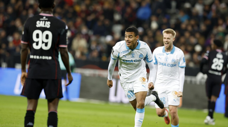 Marseļas kluba snaiperis Meisons Grīnvuds pēc vārtu guvuma Nicā. Foto: Sebastien Nogier/EPA/Scanpix