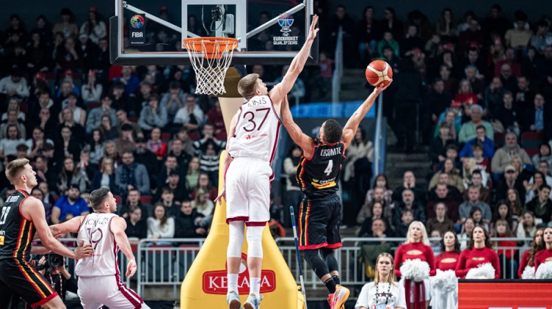 Kārlis Šiliņš mājas spēlē pret Beļģiju. Foto: FIBA