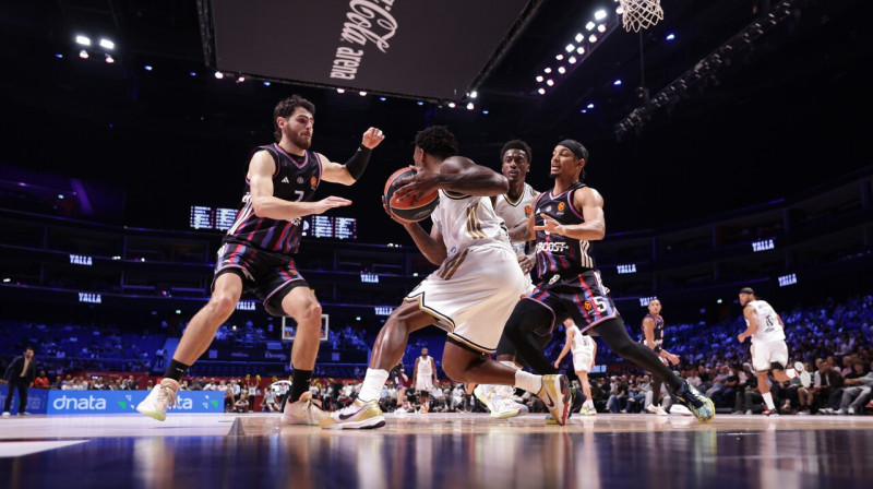 Mirklis Dubaijas un Parīzes komandu cīņā. Foto: Ali Haider/EPA/Scanpix