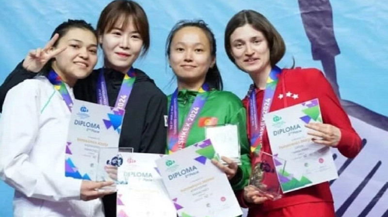 Bronzas medaļniece Margarita Parhomenko (pirmā no labās). Foto: Latvijas Paralimpiskā komiteja.