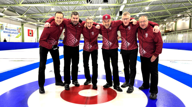 No kreisās: Ritvars Gulbis, Mārtiņš Trukšāns, Jānis Klīve, Sandris Buholcs,  Aivars Avotiņš, treneris Kārlis Smilga
Foto: LKA arhīvs