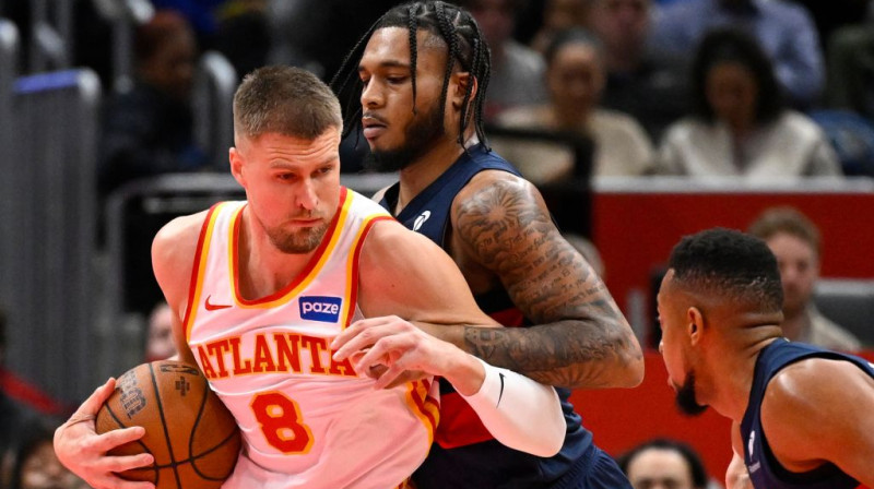 Kristaps Porziņģis un Kems Vaitmors. Foto. AP. Scanpix