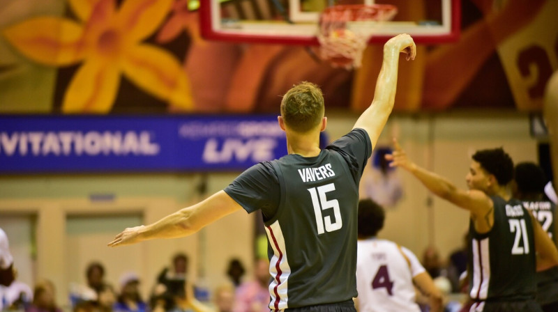 Rihards Vāvers trāpa trejaci. Foto: Washington State University Athletics