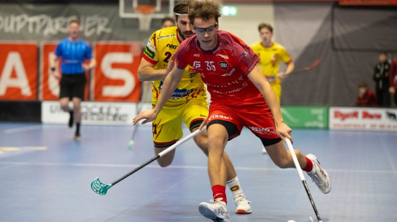 Epizode ne cīņas starp "Floorball Koniz Bern" un "Tigers Langnau", foto: Fabian Trees