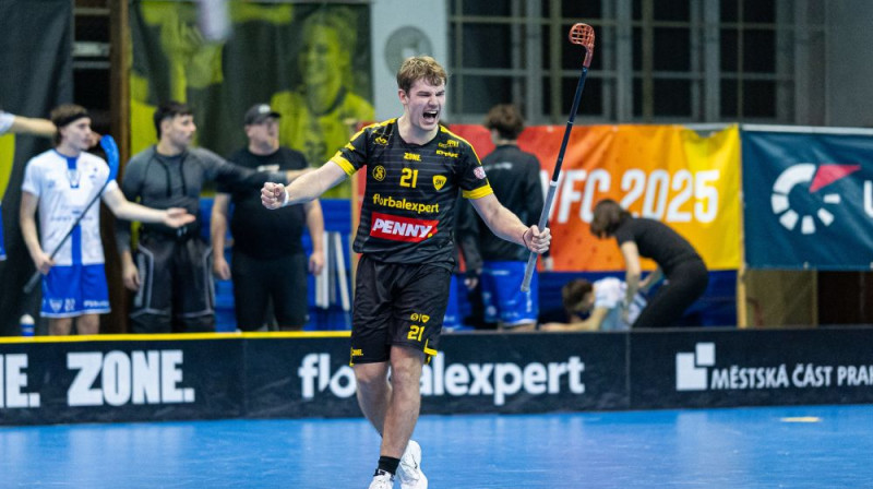 Armands Savins atzīmē vārtu guvumu, foto: SKV Florbal