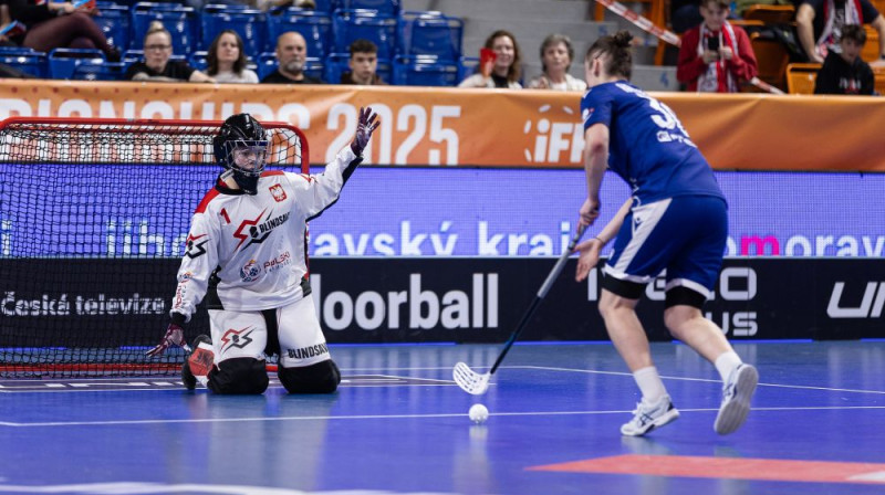 Slovākijas izlases līdera Paulina Hudakova vienus vārtus guva, realizējot soda metienu, foto: Matěj Pašek< IFF