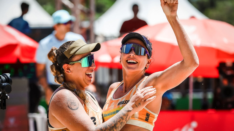 Rebeka un Karola nodrošina pasaules ranga līderpozīciju gada noslēgumā. Foto: volleyballworld.com