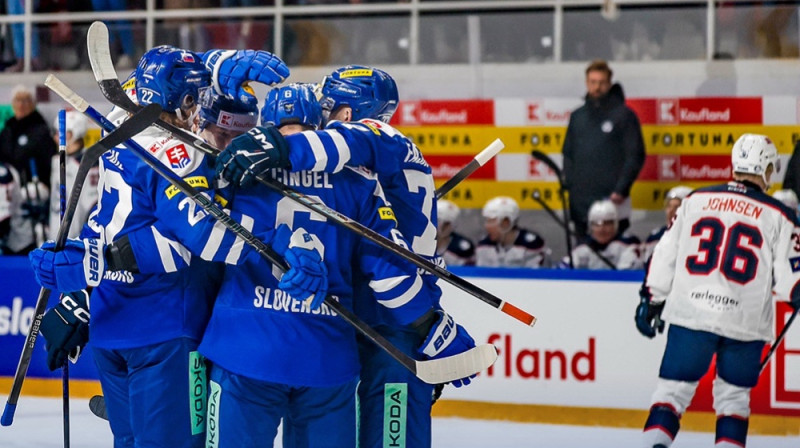 Slovāki atzīmē gūtus vārtus. Foto: Hockey Slovakia
