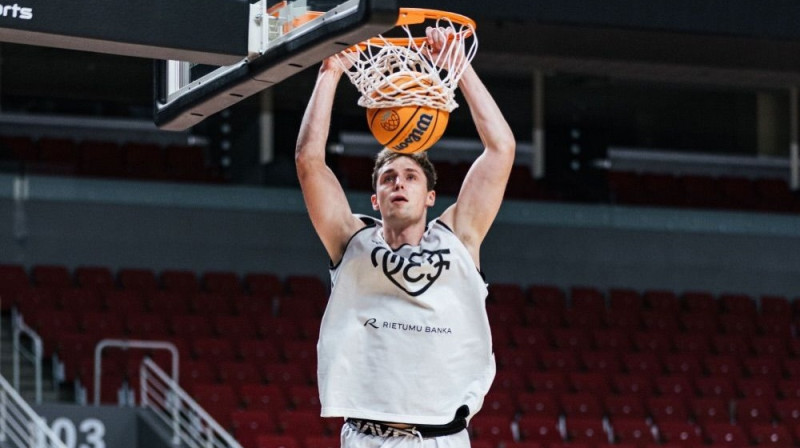 Bens Karlsons Foto: VEF Rīga