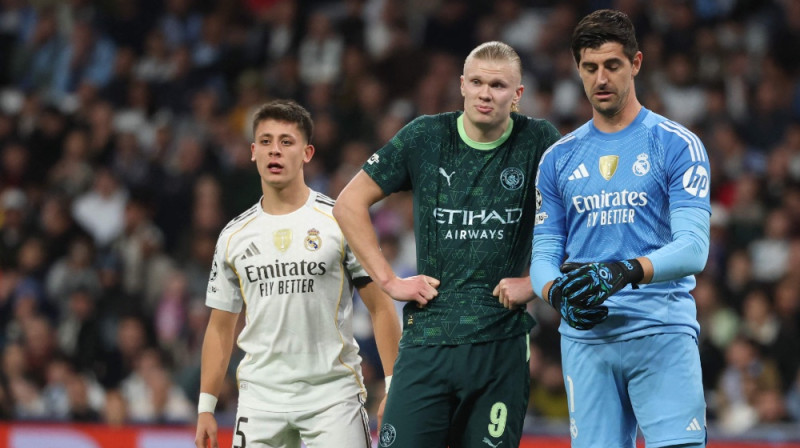 Arda Gilers, Ērlings Holanns un Tibo Kurtuā. Foto: AFP/Scanpix