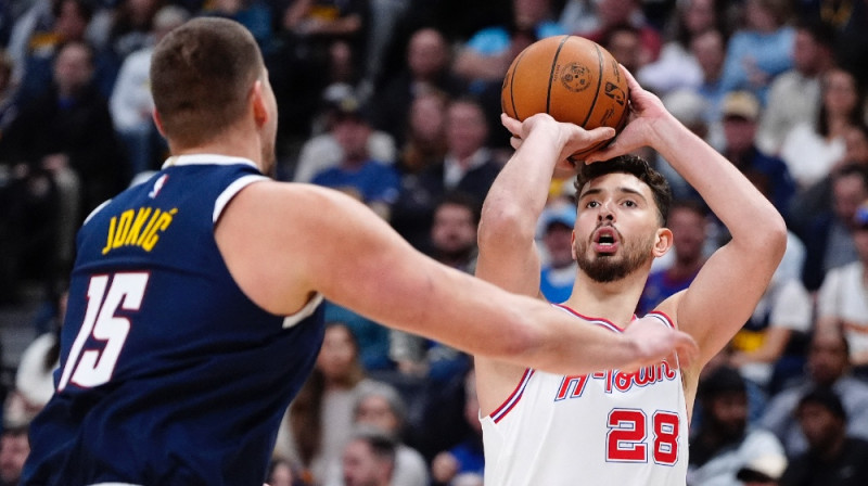 Alperens Šengins un Nikola Jokičs. Foto: IMAGN IMAGES via Reuters Connect/Scanpix