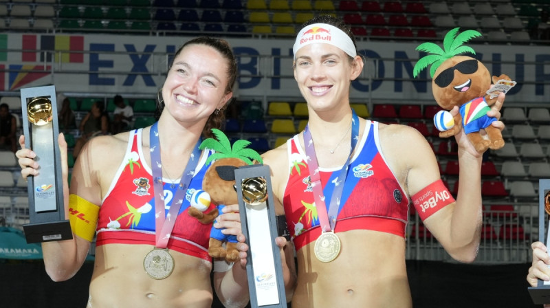 Emija van Drīla un Tīna Graudiņa. Foto: R. Labiche / Today in Seychelles