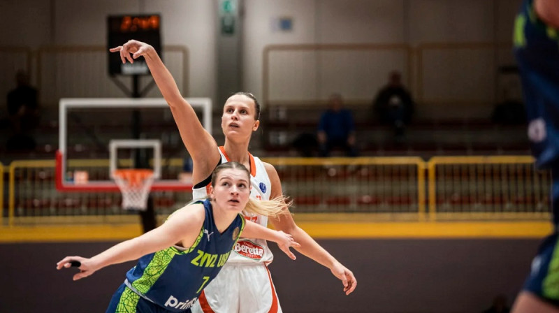 Kitija Laksa un Petra Malikova 2025. gada 17. decembrī. Foto: EuroLeague Women