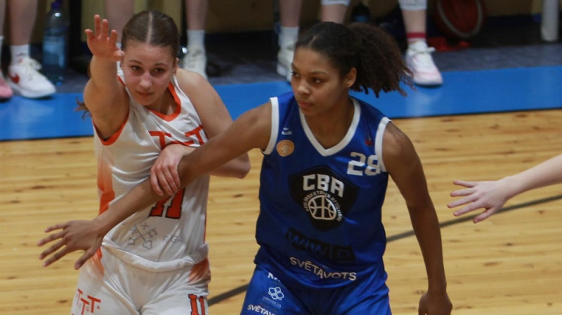 Marija Dzihora spēlē pret "TTT kadetēm". Foto: LSBL