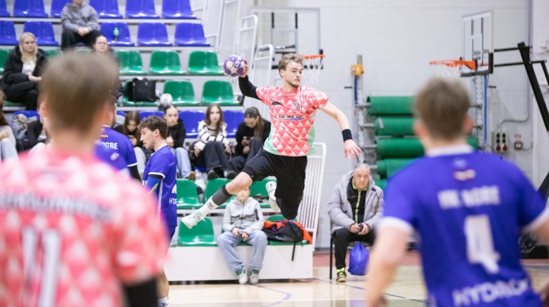 Uzbrukumā salaspilietis Matīss Strautnieks. Foto: Aija Ozoliņa / Salaspils SS