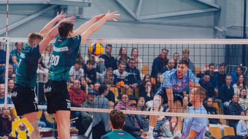 "Robežsardze"/RSU pret "Ezerzemi"/DU. Foto: Latvijas Volejbola federācija