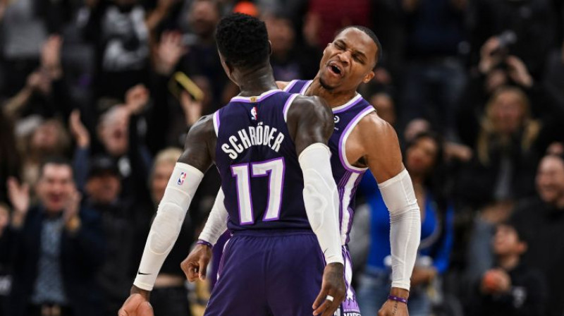 Deniss Šrēders un Rasels Vestbruks. Foto: AP/Scanpix