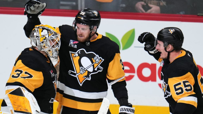 Artūrs Šilovs un komandas biedri priecājas par uzvaru. Foto. AP. Scanpix