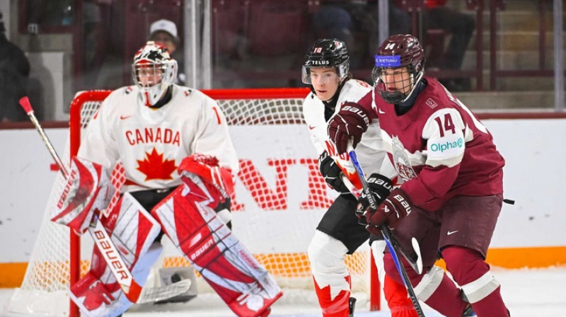 Olivers Mūrnieks un Kamerons Rīds 2025. gada 27. decembrī. Foto: Tim Austen, IIHF
