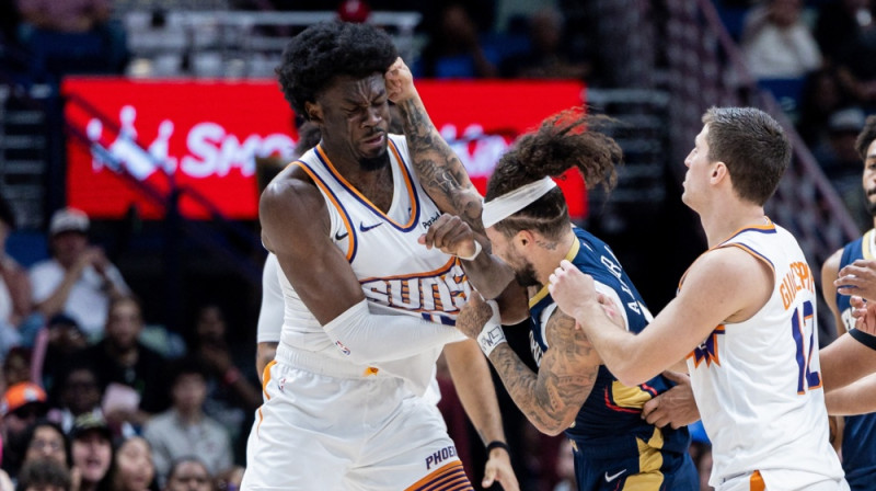 Marks Viljamss un Hosē Alvarado. Foto: Reuters/Scanpix