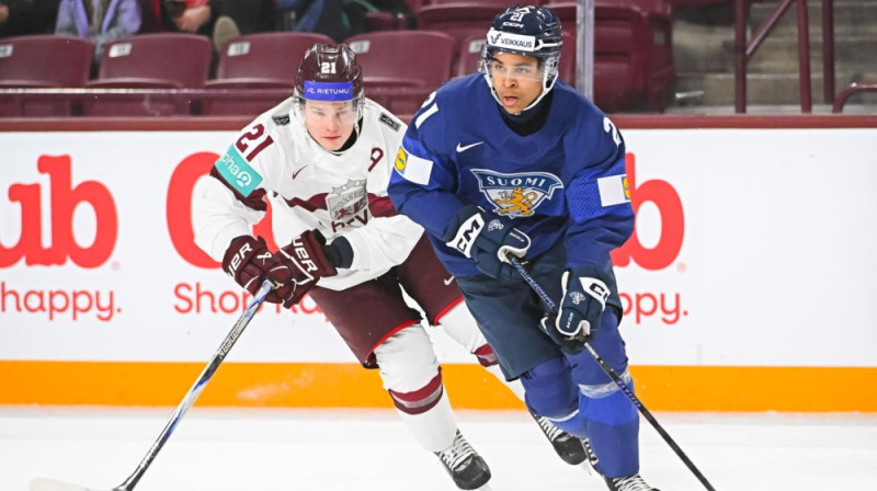 Krists Retenais un Makss Vestergards. Foto: IIHF