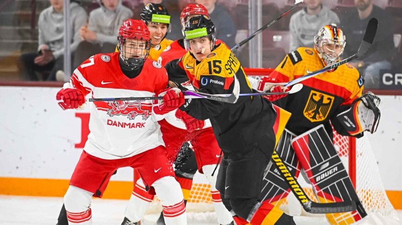 Mirklis Vācijas un Dānijas U20 valstsvienību cīņā. Foto: Tim Austen/IIHF