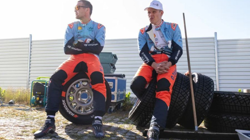 Martins Jarveoja un Ots Tanaks. Foto: Fabien Dufour / Hyundai Motorsport