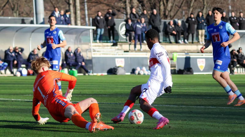 Mirklis Štutgartes un Lucernas komandu cīņā 2025. gada 5. janvārī. Foto: Benedict Christ/Steinsiek.ch/Scanpix