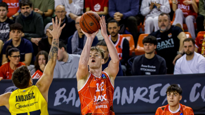 Mārcis Šteinbergs uzbrukumā. Foto: Bàsquet Manresa