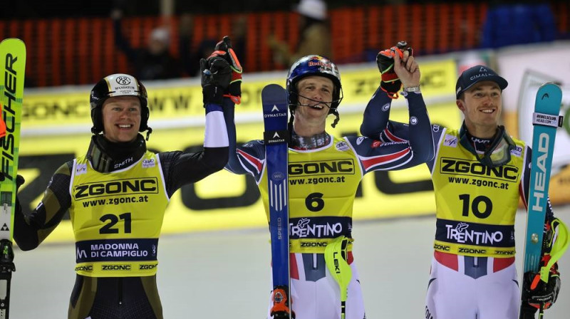 Godalgoto vietu ieguvēji. Foto: Marco Trovati / AP / NTB