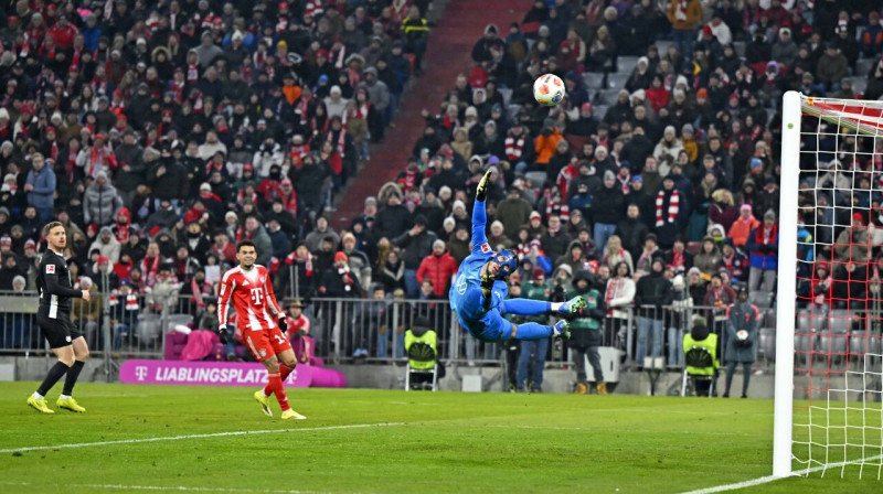 Mirklis pirms Harijs Keins Minhenes "Bayern" labā pret Volfsburgu panāks 6:1. Foto: Bernd Feil/M.i.S./Scanpix