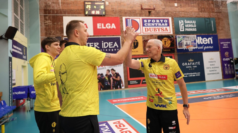 Šauļu vienības galvenais treneris Māris Vensbergs (priekšplānā). Foto: Elga Grafaitė S-Sportas Šiauliai