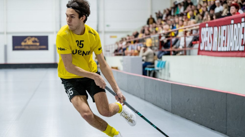 Rihards Avots otro reizi šosezon atzīmējās ar trim vārtu guvumiem vienā spēlē, foto: Jānis Lārmanis, Floorball.lv