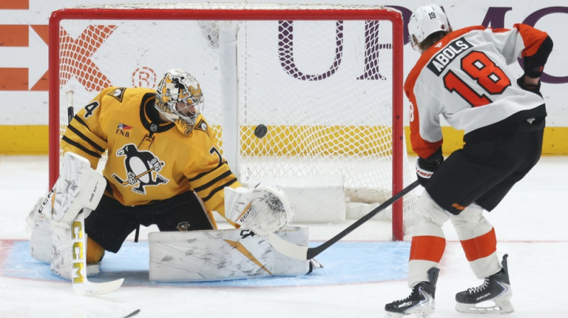 Rodrigo Ābols pārspēj Stjūartu Skineru. Foto: Reuters/Scanpix