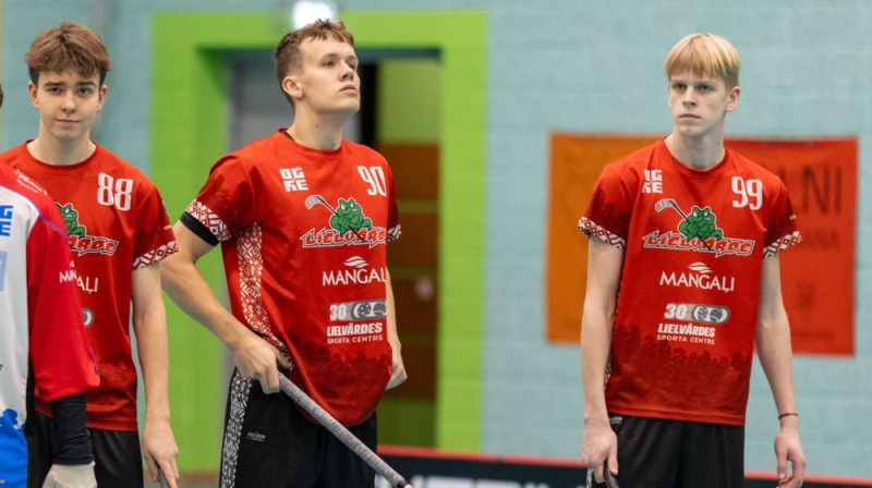 Frīdrihs Feldmanis (no labās) atzīmējās ar diviem vārtu guvumiem, foto: Anita Stukāne, Floorball.lv