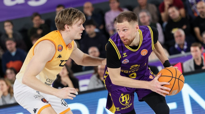 Ingus Jakovičs ar bumbu. Foto: Víctor Quintana