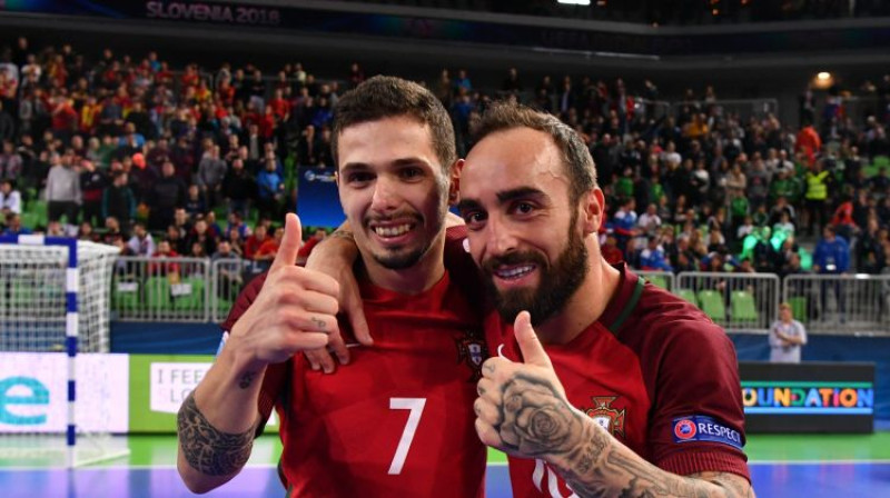 Brunu Kueļu un Rikardiņu. Foto: UEFA Futsal