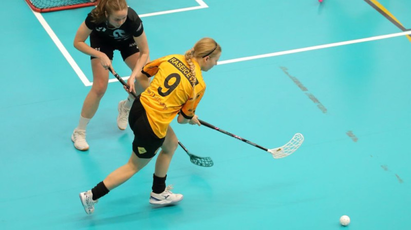 Luīze Raseiceva atzīmējās ar trim precīziem metieniem, foto: Dainis Bušmanis, Floorball.lv