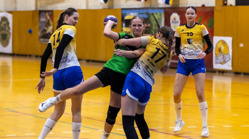 Moments no cīņas starp komandām "SK Latgols" (Ludza) un "Salaspils SS". Foto: Aleksejs Kozlovs