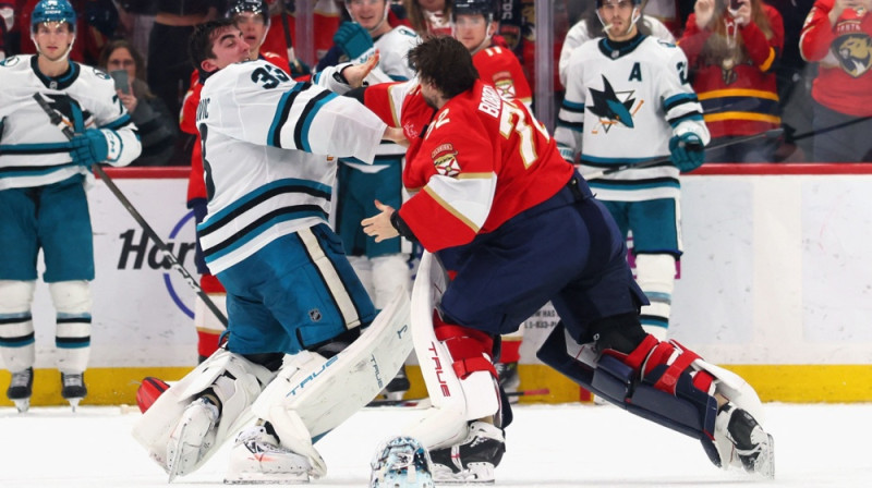 Mirklis no vārtsargu kautiņa. Foto: AFP/Scanpix