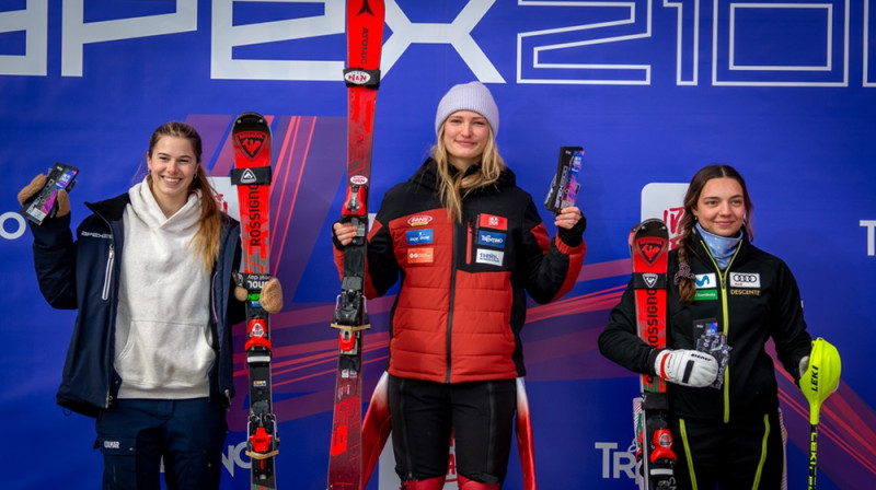 Uzavrētāja Elza Zelča (vidūd). Foto: Emīls Lukšo/Ski.lv