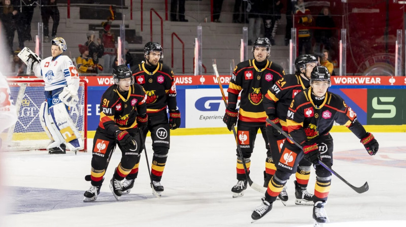 Lūleo vienības hokejisti Čempionu līgas pusfinālā pret Cūgu. Foto: Fredrik Sundvall/FotoINorr