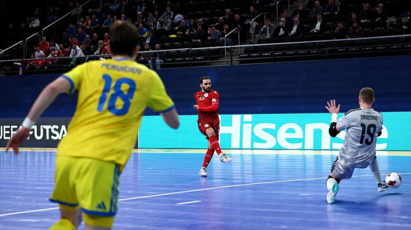 Mihrans Dermenjans gūst Armēnijas valstsvienības pirmos vārtus Eiropas meistarsacīkšu finālturnīrā. Foto: UEFA