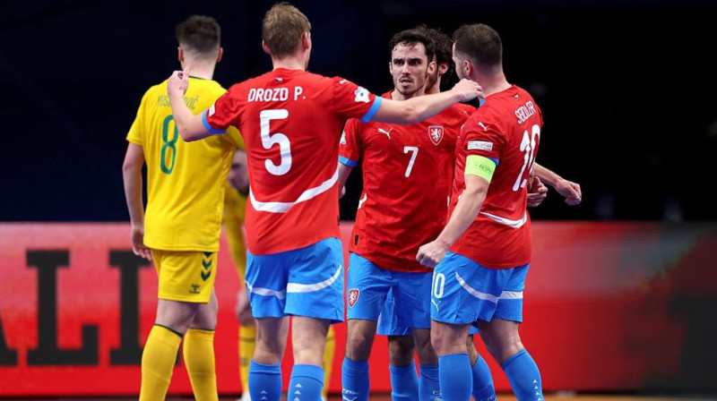 Čehijas telpu futbolisti cīņā pret Lietuvas valstsvienību. Foto: UEFA