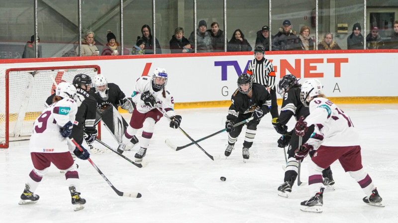 Mirklis Latvijas un Jaunzēlandes U18 valstsvienību cīņā pērn Rīgā. Foto: Guntis Lazdāns/LHF