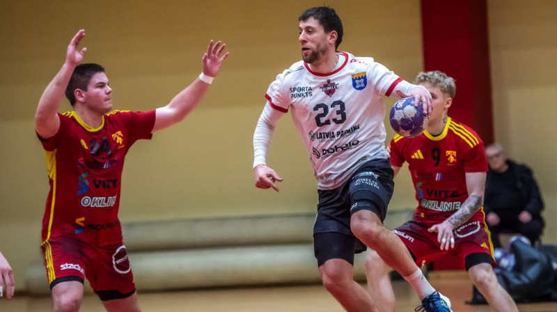 Ar bumbu dobelnieks Aleksandrs Patcikaiļiks. Foto: Zigismunds Zālmanis / ZRHK Tenax Dobele